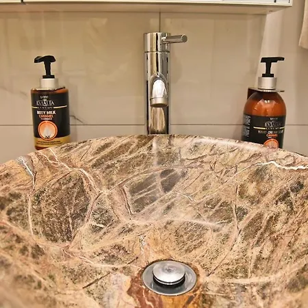 στο κέντρο της πόλης! Apartment Athens