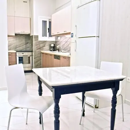 στο κέντρο της πόλης! Apartment Athens